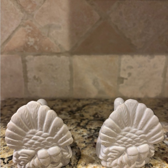 Turkey Salt and Pepper Shakers - Picture 2 of 2